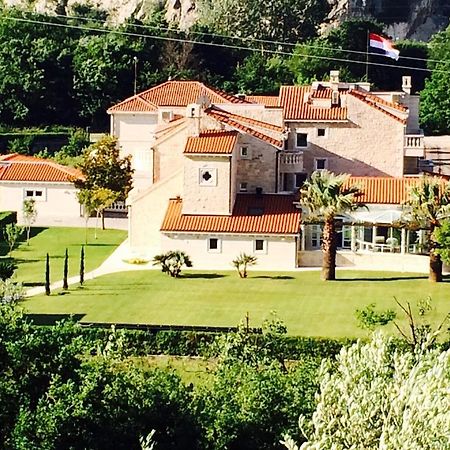 Apartments Anna Omiš Exteriör bild