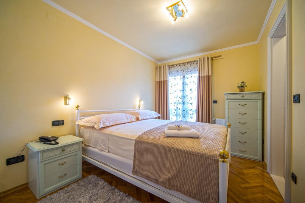 Apartments Anna Omiš Rum bild