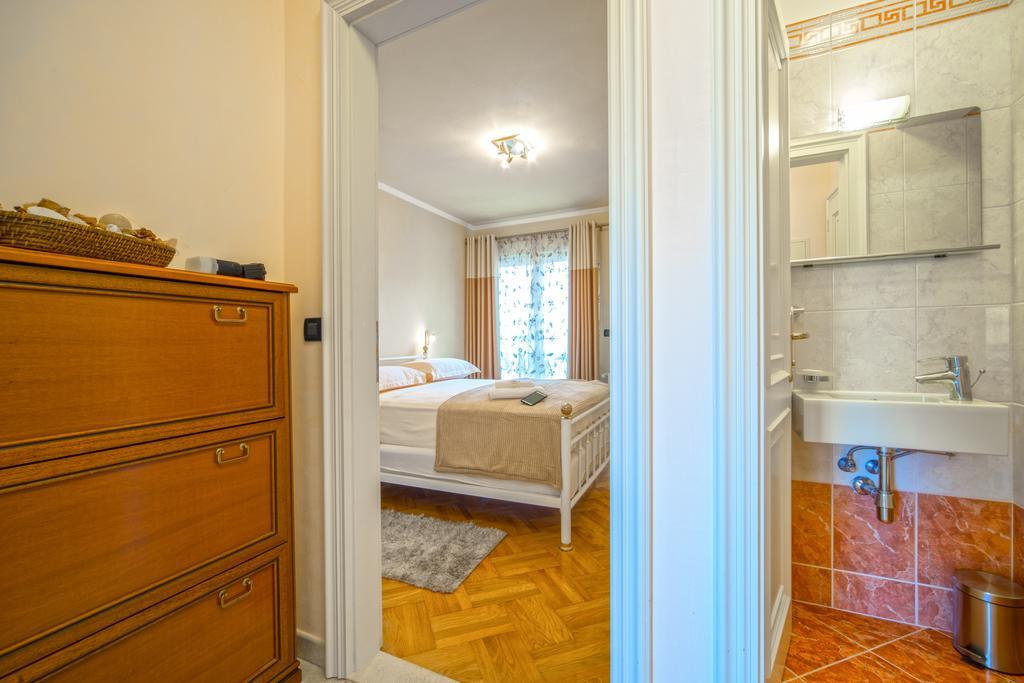 Apartments Anna Omiš Rum bild